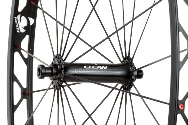 Rueda delantera Clean X3 PRO 26" HS Eje Pasante