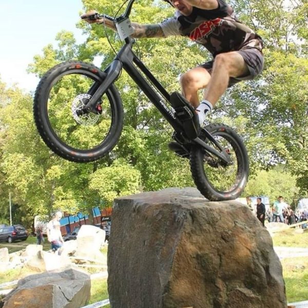 Vaclav Kolar en competición de bike trial